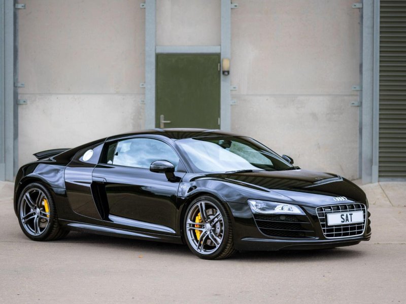 AUDI R8